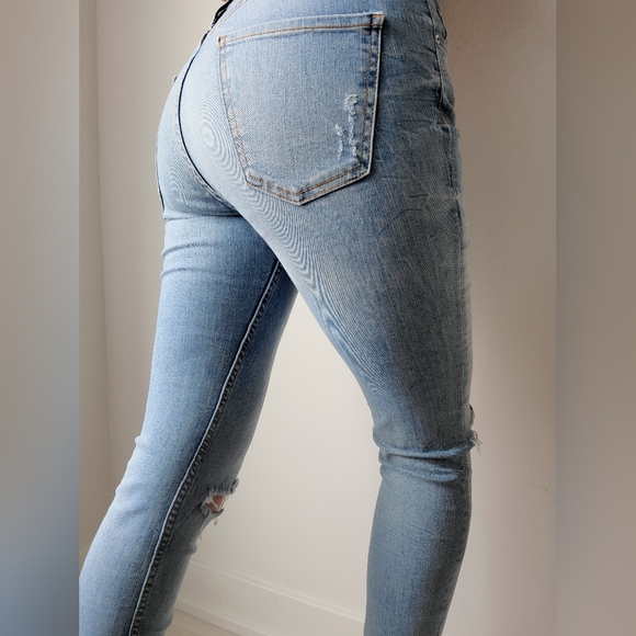 ✨️Any 3 for $15✨️ Zara Woman's Distressed Skinny Jean Size 6 - Picture 2 of 2